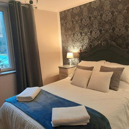 Les Roches Chambre D'Hotes Servant Esterno foto