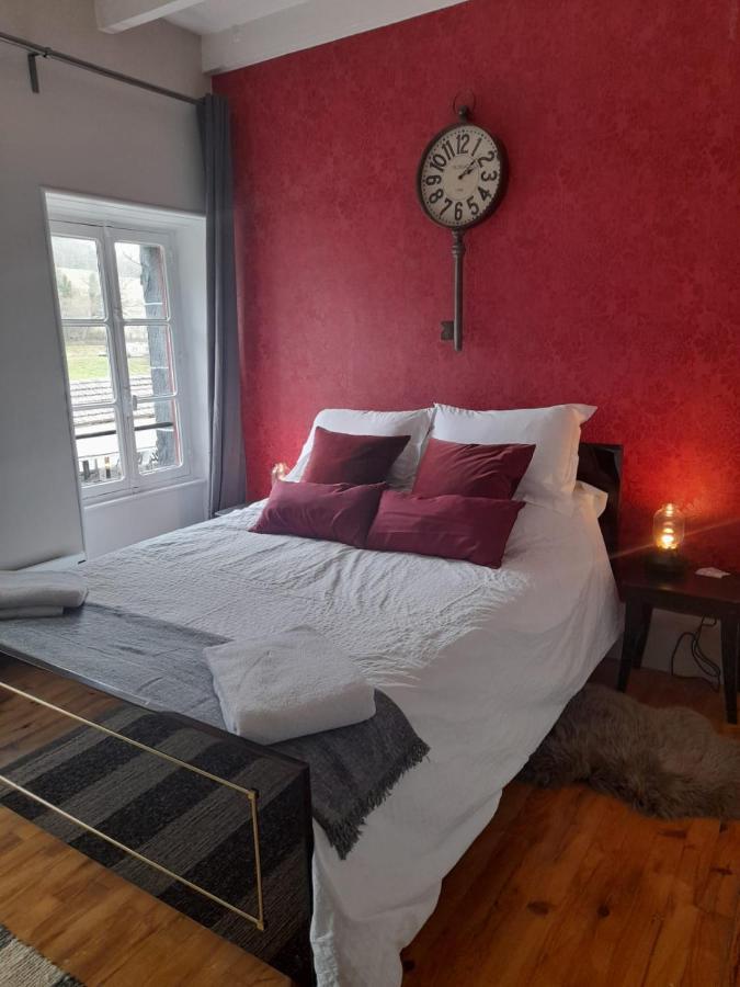 Les Roches Chambre D'Hotes Servant Esterno foto