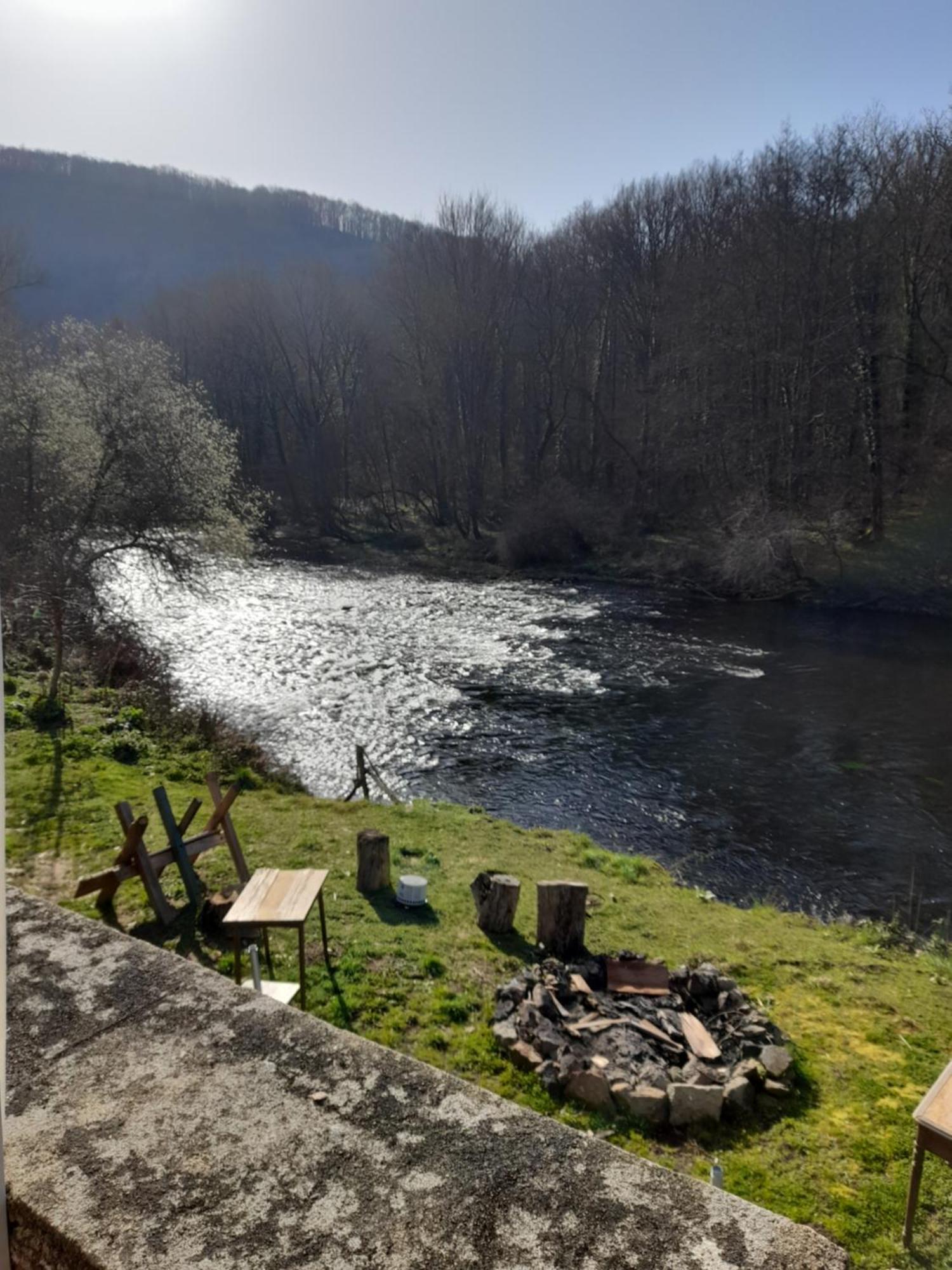 Les Roches Chambre D'Hotes Servant Esterno foto
